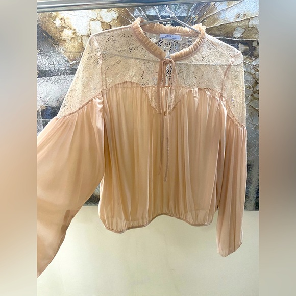 ❌❌SOLD❌❌ZARA BLOUSE WITH LACE AND FRONT TIE DETAILING. - Picture 4 of 6